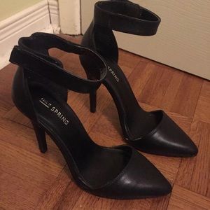 CALL IT SPRING Black heels